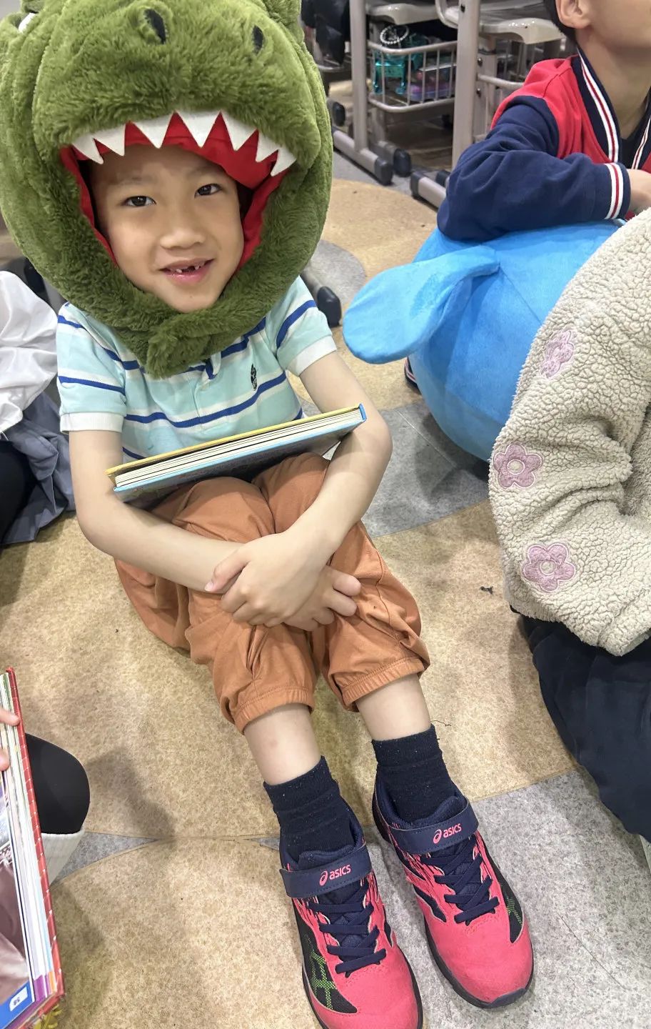 本学期读书分享的最大亮点是由同学们自己编排、主演的课本剧。(图 3)