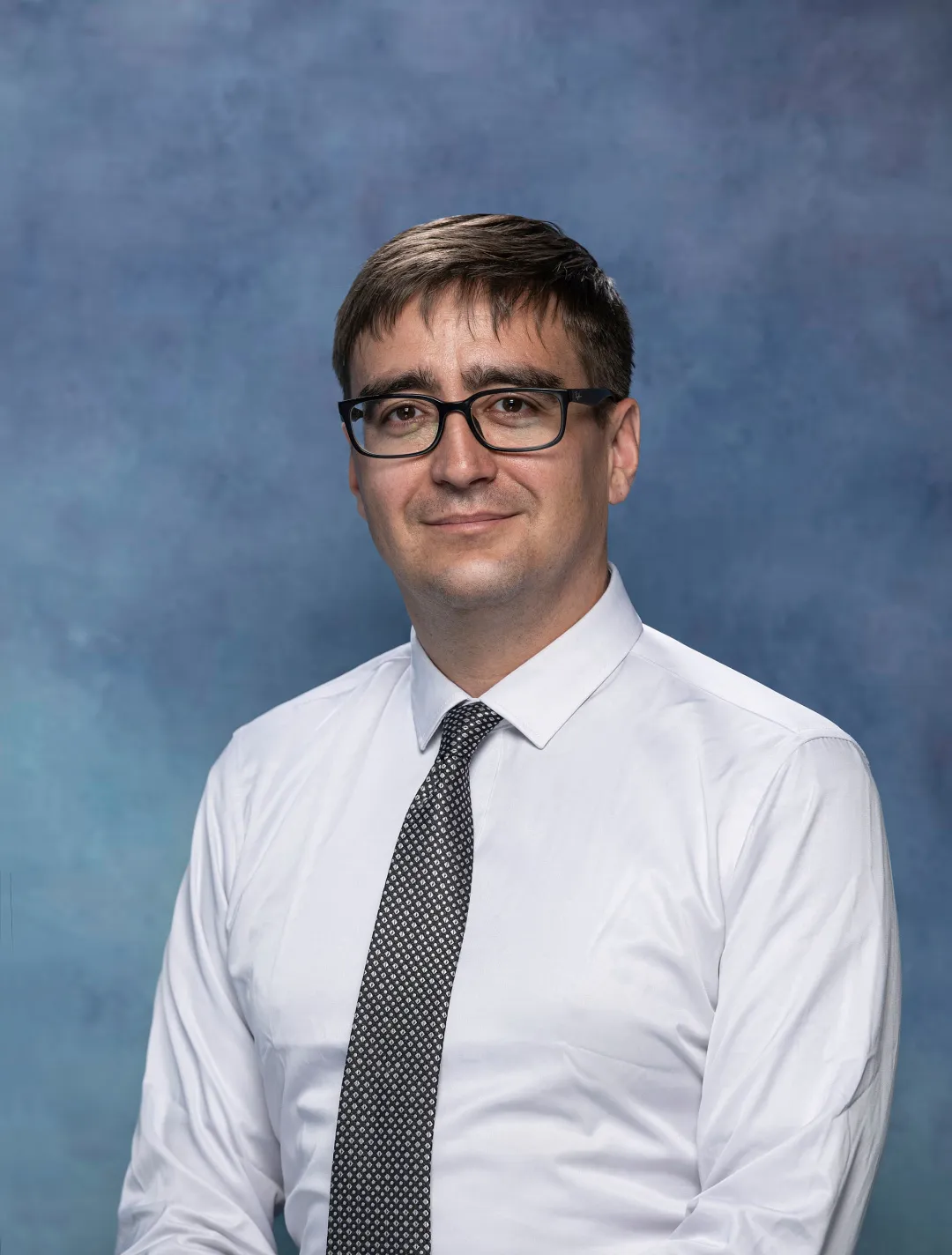 Mr. Sean以荣誉学生身份毕业于加拿大国王学院,主修经典教育