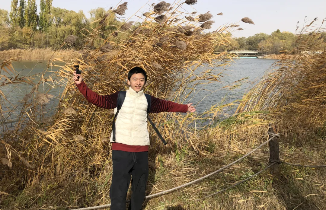 在高压环境下,程同学依然保持着自己的独特个性。