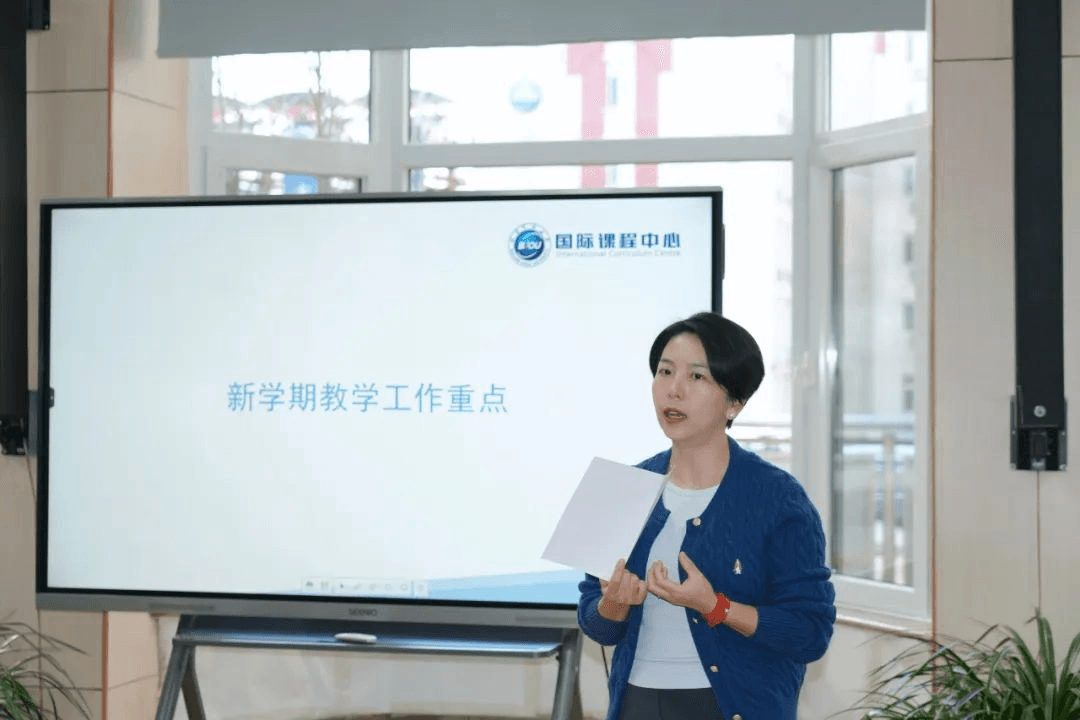 果先鹏校长则以 从胜任到卓越 为主题,鼓励教师们不断追求卓越。