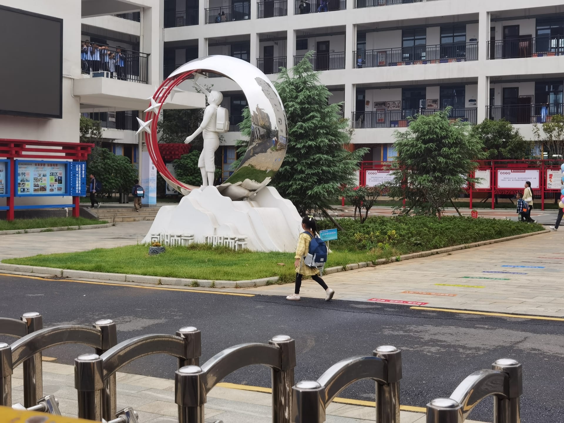 先说说最让家长安心的师资力量，毕竟老师是孩子成长路上的引路人。