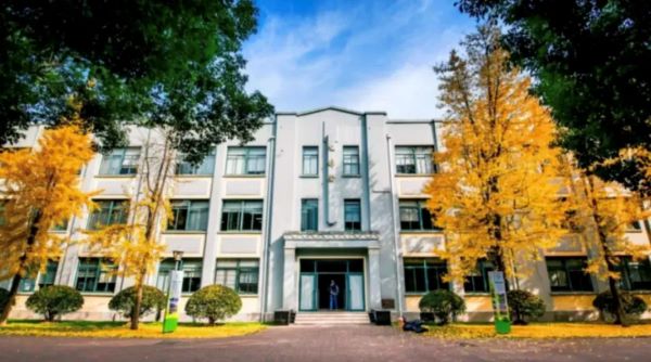 上海中学国际部现有来自30多个国家和地区的3000余名学生