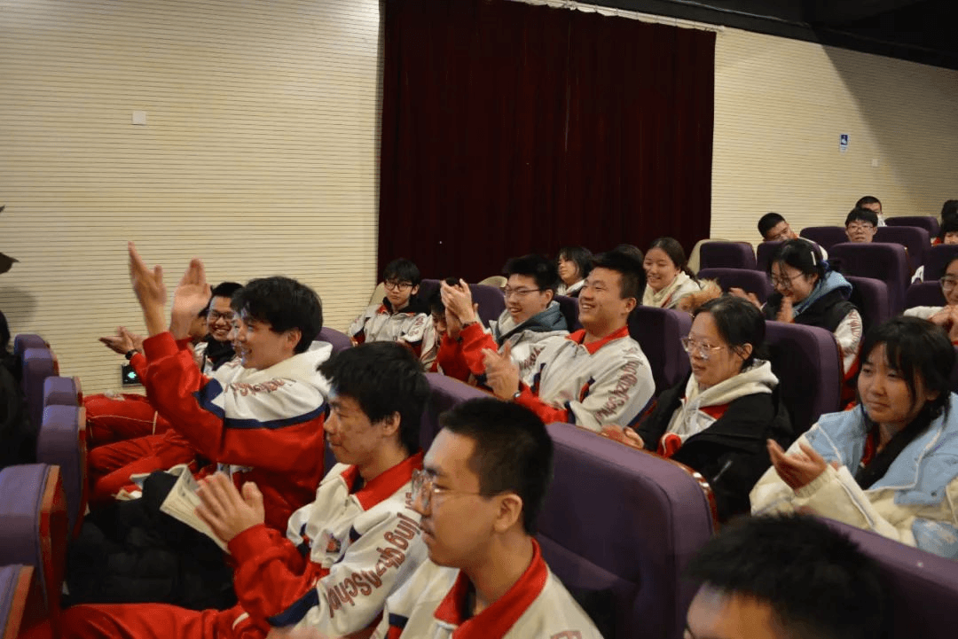 卢彦华副校长代表学校领导做了总结讲话