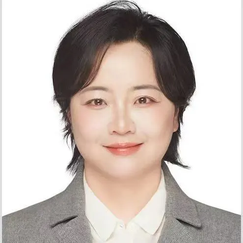 哈佛大学教育学院设计、创新与科技硕士,纽约大学教育研究学士