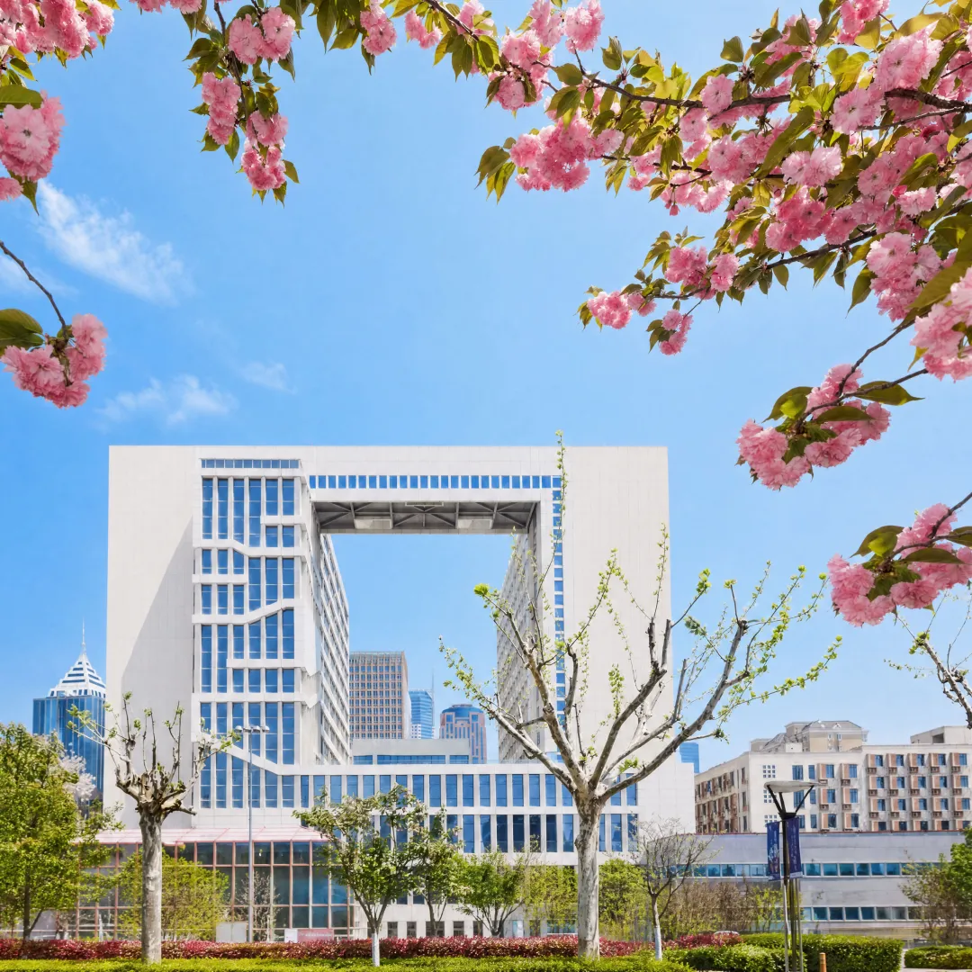 由国际在线教育频道、名校来了、创世蓝海联合主办的第三十四届多元教