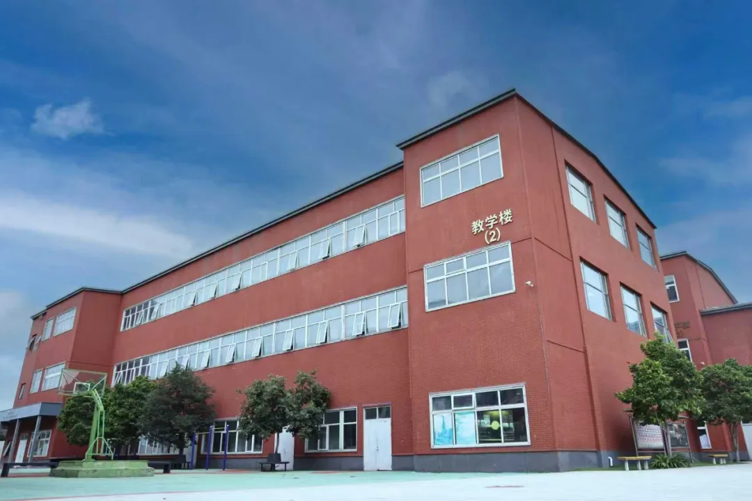 北京市音乐舞蹈学校拥有现代化教学楼、专业大剧场、标准化舞蹈教室