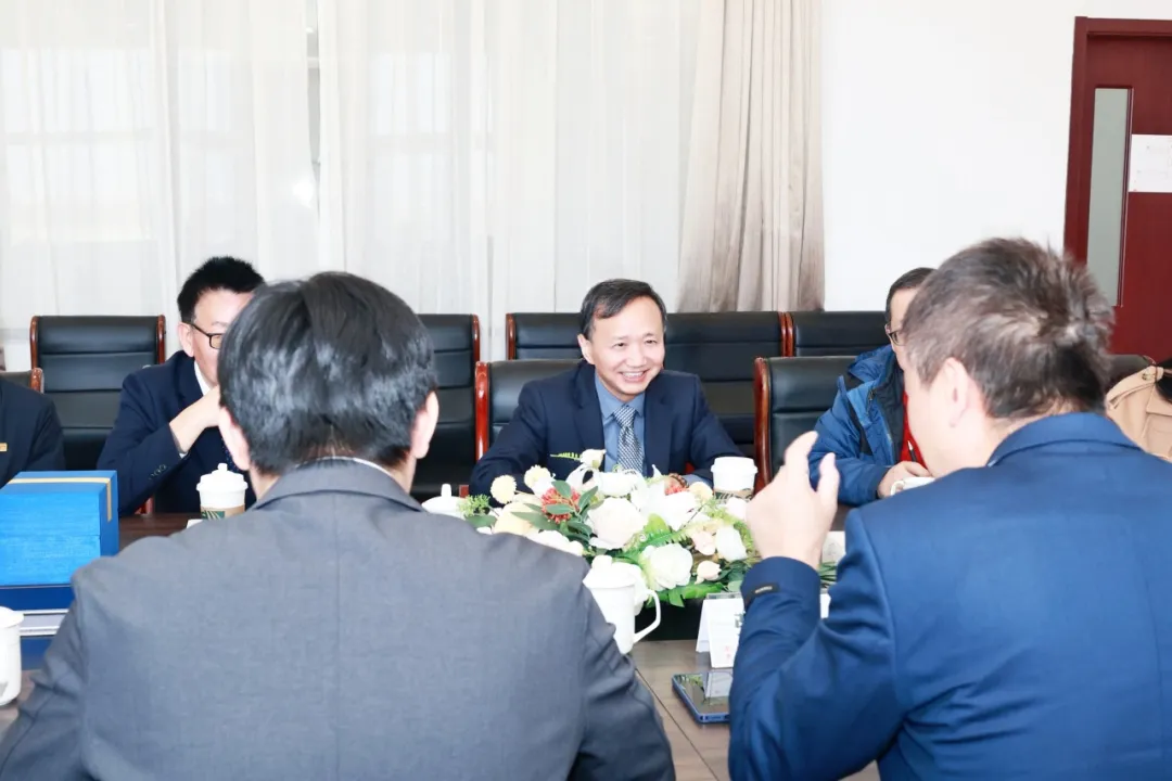 宝华曜教育集团董事长钟华在致辞中强调:(图 2)