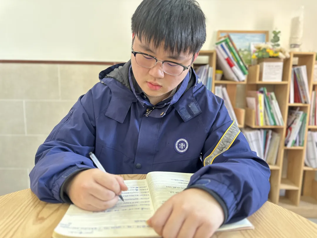 潘攀与谭俊辉的逆袭故事，并非个例
