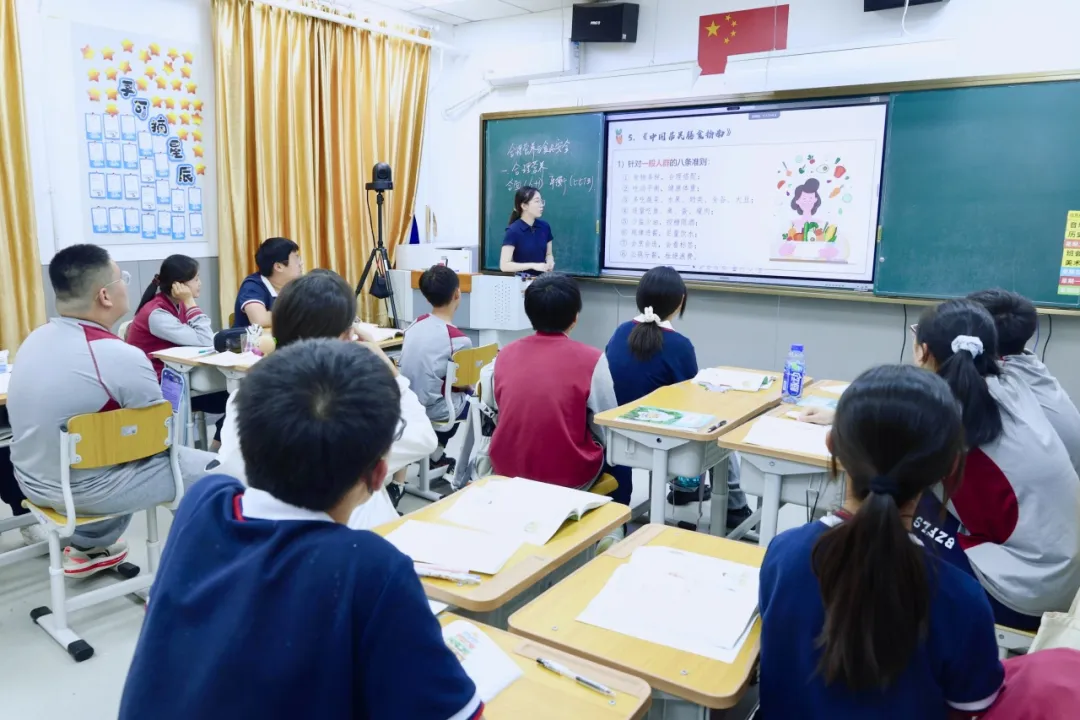 中关村外国语学校坚持 因材施教、多元发展 的办学理念