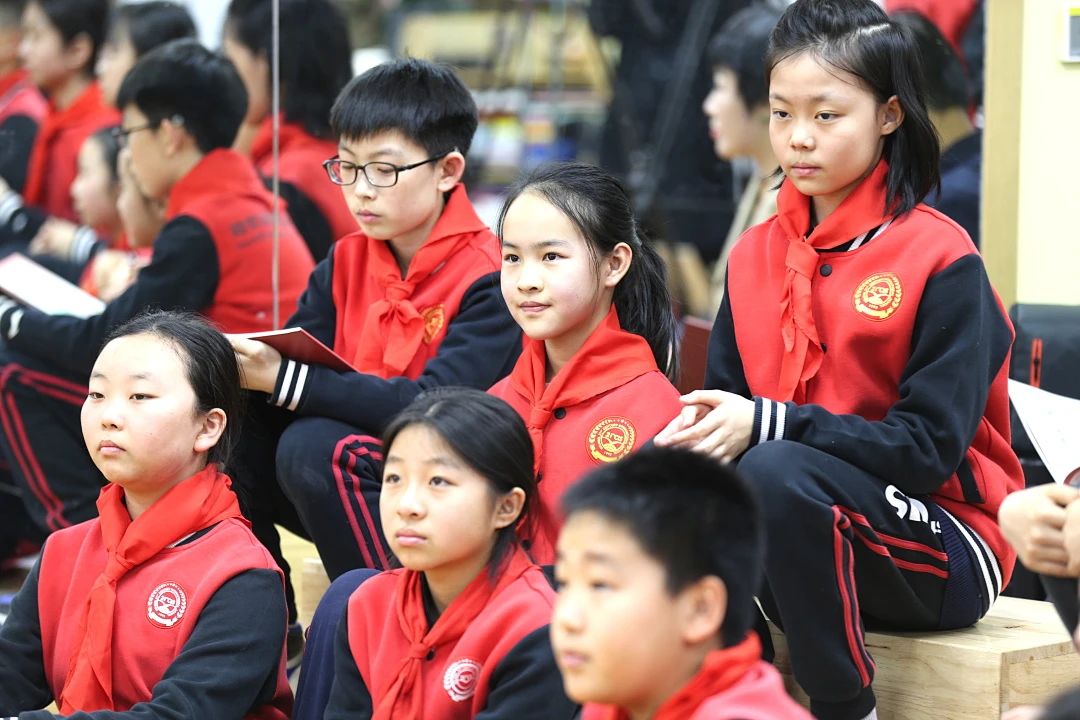 于老师考虑到面向的孩子们年龄较小,特意精心修改了课件