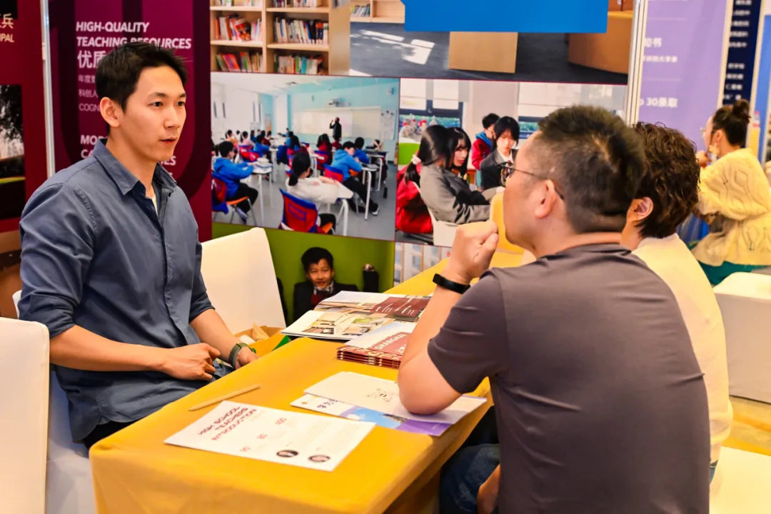 家长可直接与各学校的招生官面对面交流