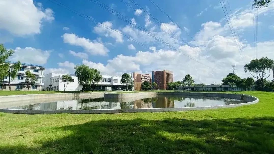 学校历届高中毕业生主要留学目的地为英国、美国、加拿大、澳大利亚