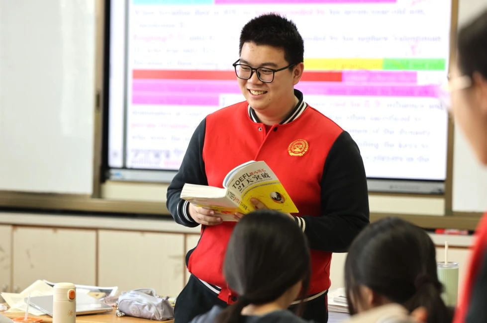 而大同学们则呈现着不同的磁场,他们用无声的专注回应着对新学期的期