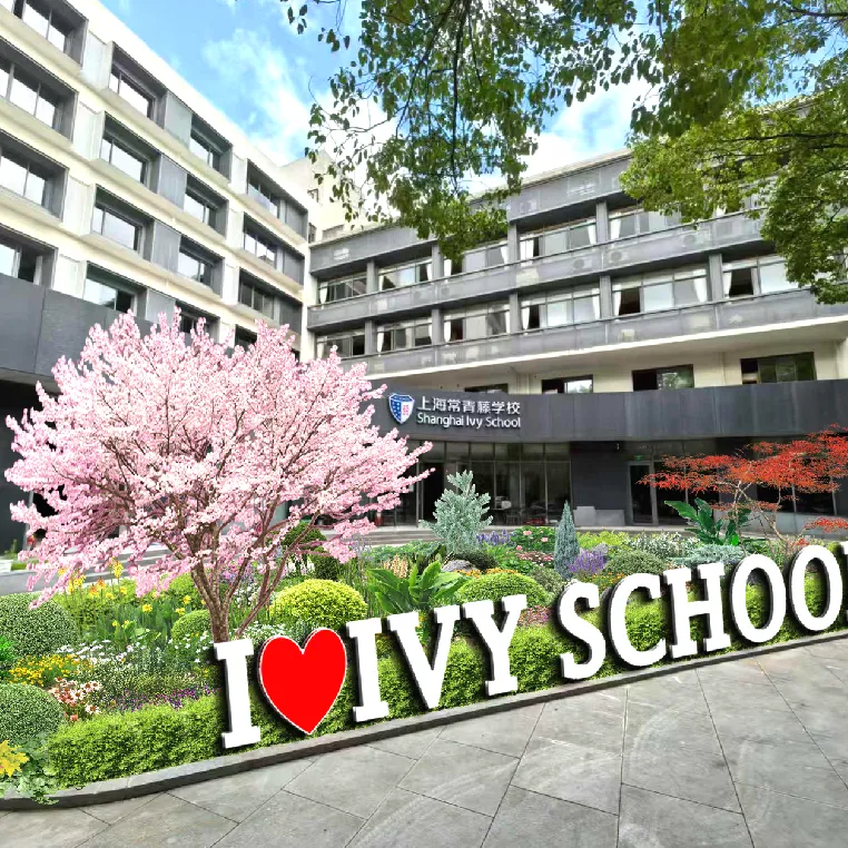餐厅、咖啡吧 、校园超市、学生公寓楼、独立卫浴四人间寝室(图 3)