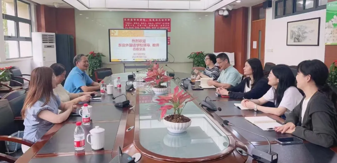 本学期初,小初部凤才弟校长带领我校小初部教学和德育两条线相关老师