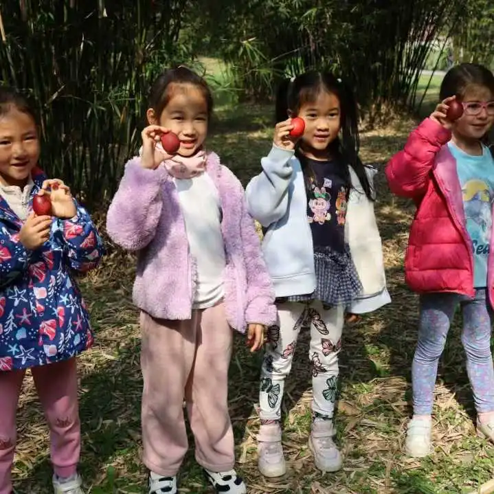 在老师温和引导下，孩子们自由发挥、大胆创作，没有统一标准