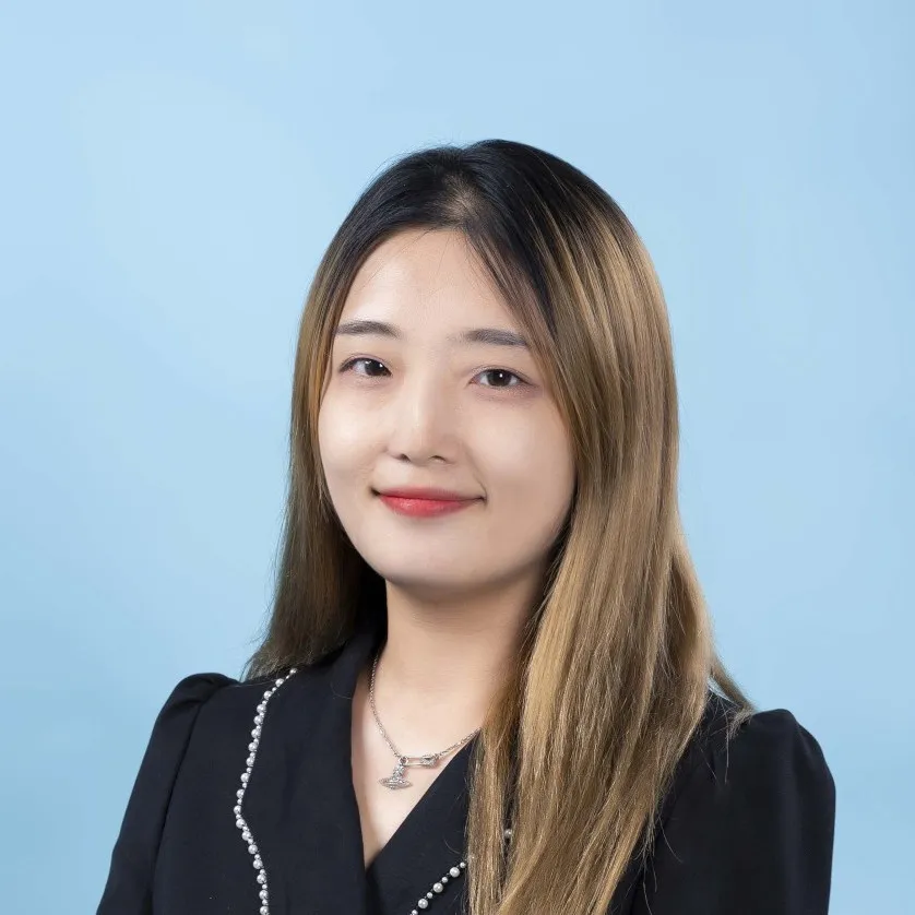 从教九年,教授过3年级至9年级。曾担任过国际学校数学老师