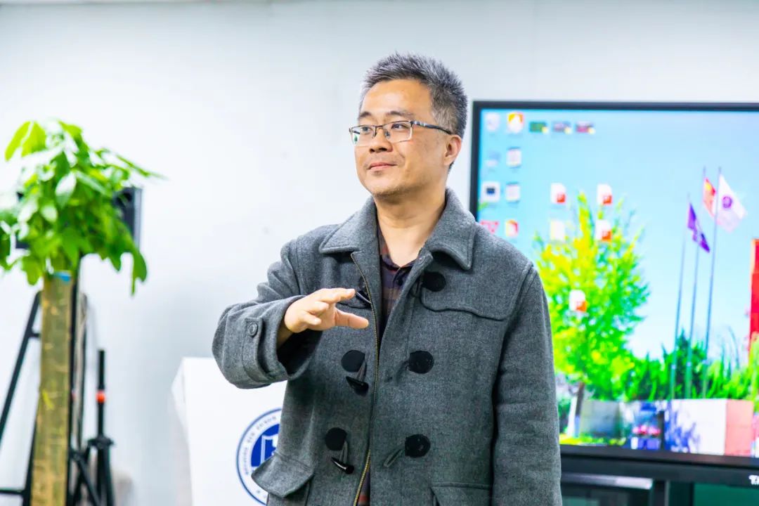 答案或许藏在这场活动中:AI是火种,点燃学生的探索热情;