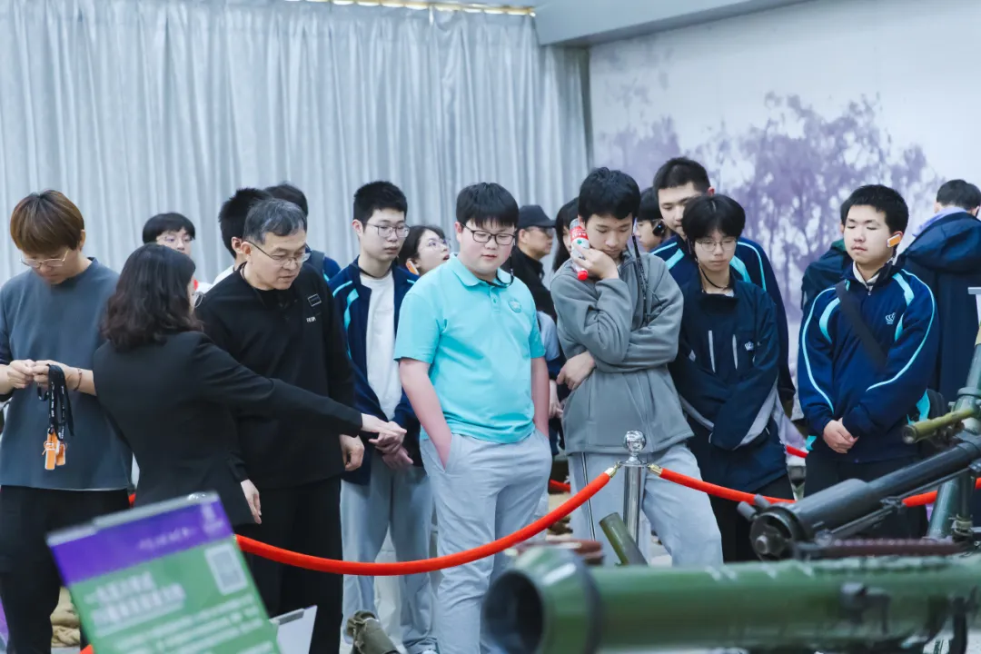 研学第一站,师生一行人走进南京理工大学兵器博物馆