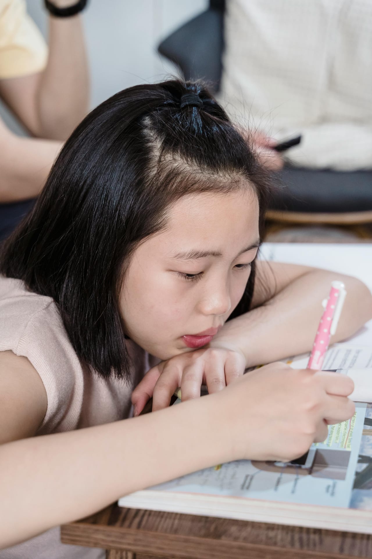 艺术教育不仅注重技能的训练,更注重培养学生的创造力和审美能力。