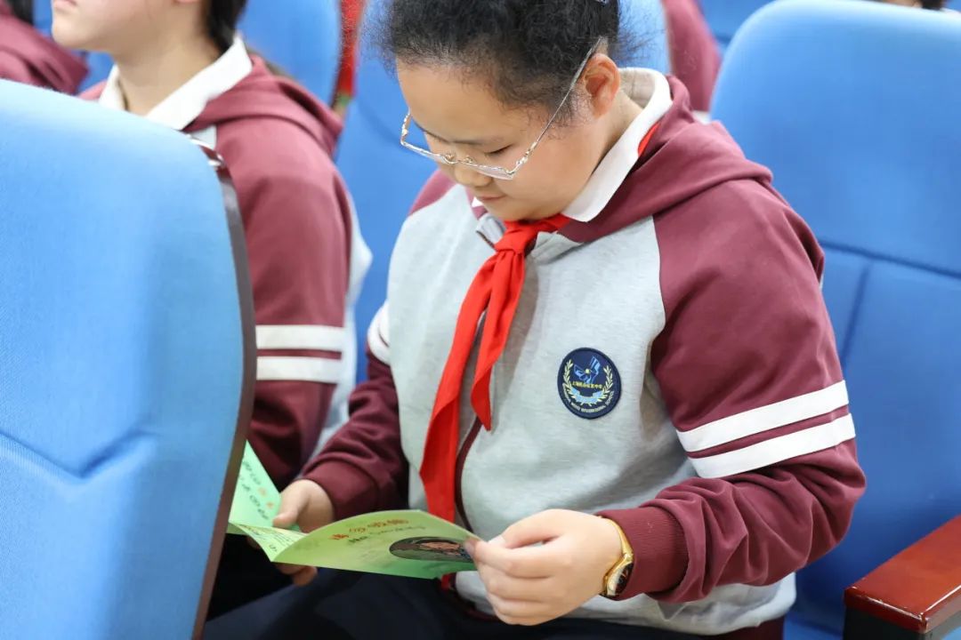 此次活动还邀请到徐汇区烟草专卖局老师(图 4)