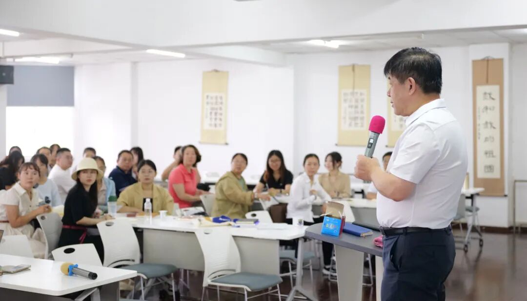 “AI 赋能 双师并育”助成长!凯博暑期教师培训为新学期蓄能