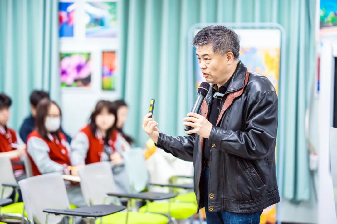 当陈教授在屏幕上展开第一幅物候观测图时