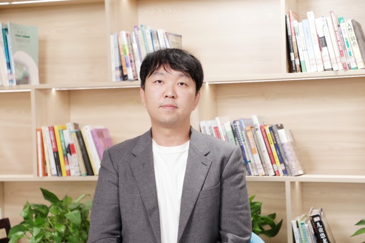 2025教育会客厅丨专访北京爱迪学校香港DSE高中部教师金明 2025教育会客厅丨专访北京爱迪学校香港DSE高中部教师金明_fororder_1