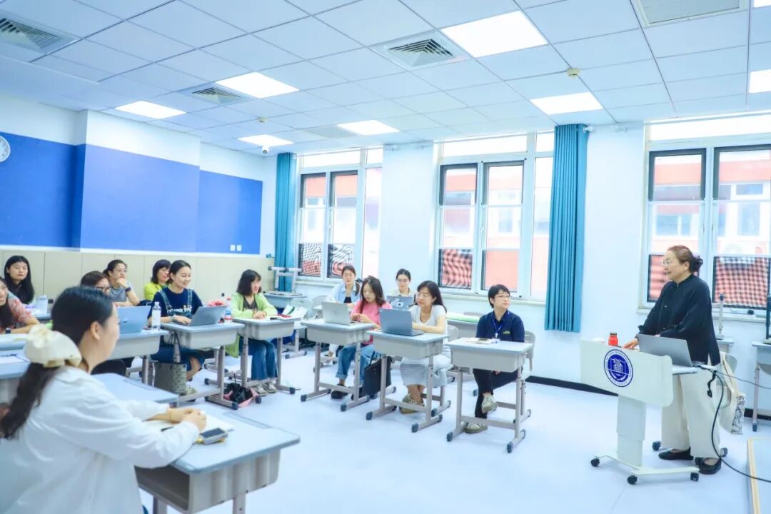 为了让新府学的孩子们成长的更快,10大学科特级教师汇集在一起