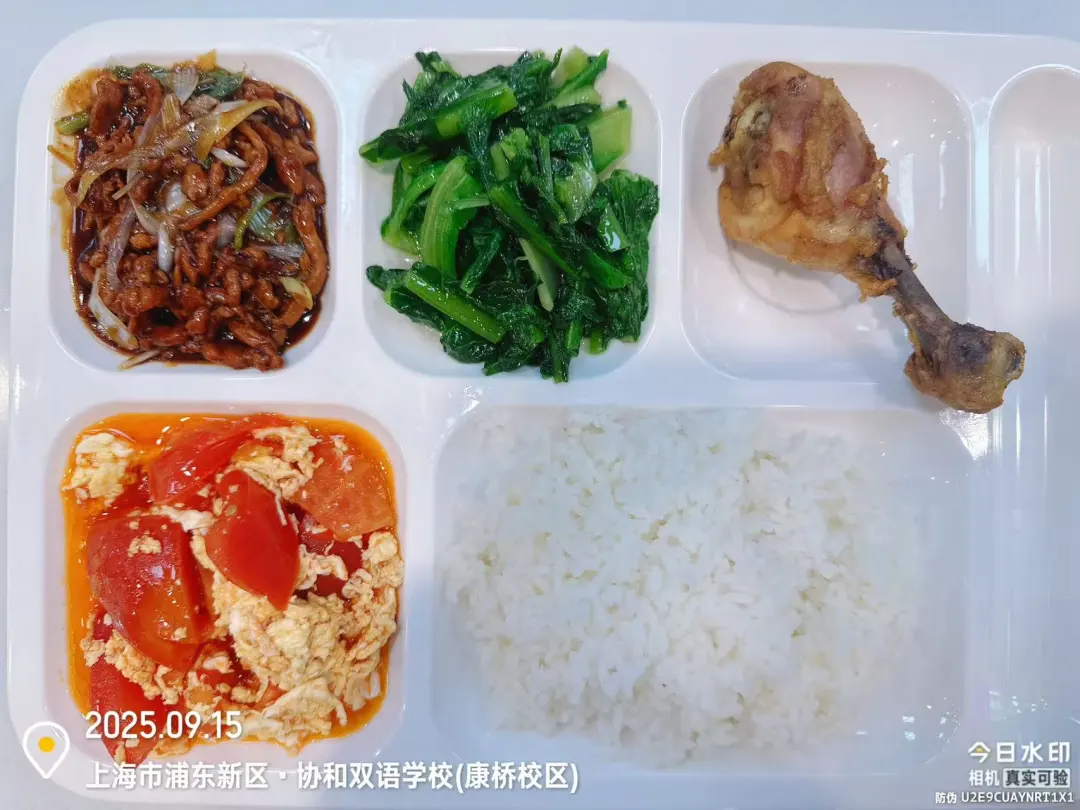 团队会对每一道菜单菜肴进行细致的能量分析,精准把控菜品中蛋白质