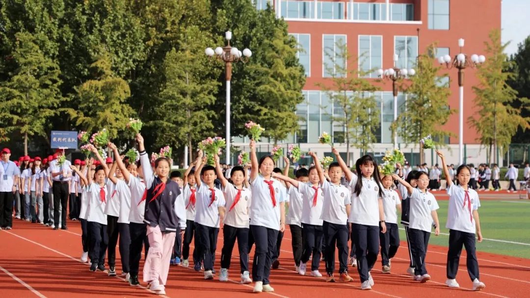 旧岁已赢千里锦，新年更进百重澜。2026，农历马年（图 2）
