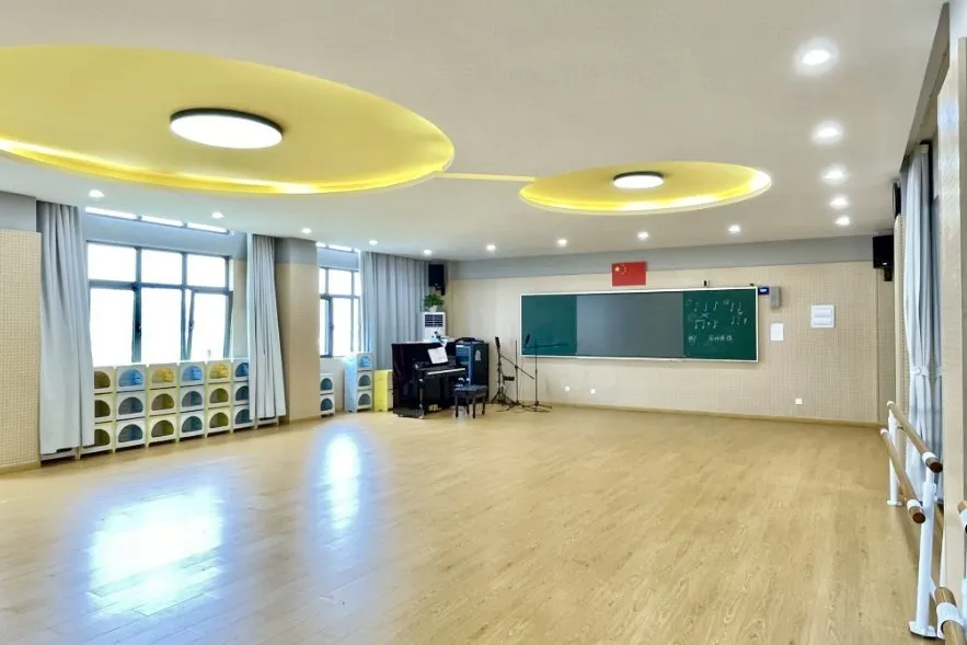 宝华曜高中坚持以质量求生存、以特色求发展理念,赓续宝华曜精神(图 2)