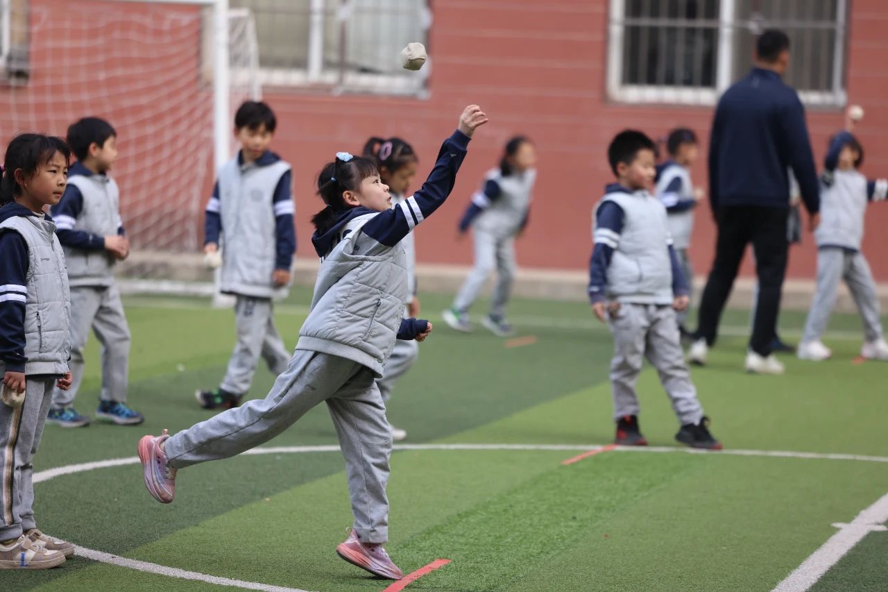 体能训练扎实有效: