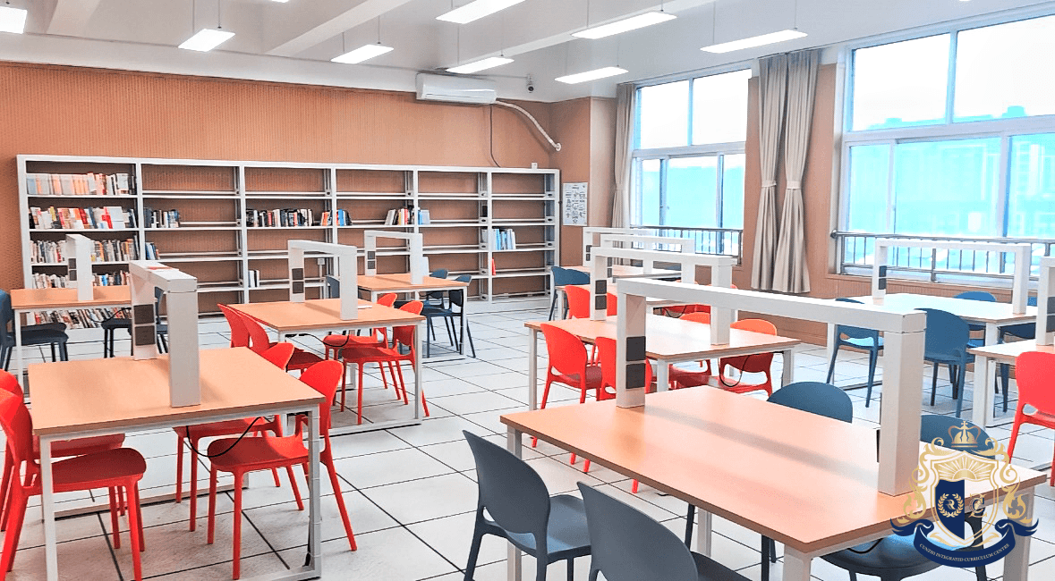 学校与宿舍往返由校车接送。以方便学生上学和放学。(图 7)
