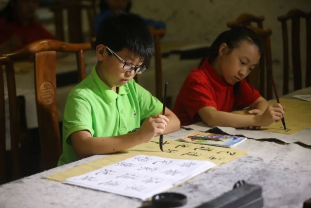 从一年级开始每天一课时,一至五年级可完成甲骨文、楷书、行书