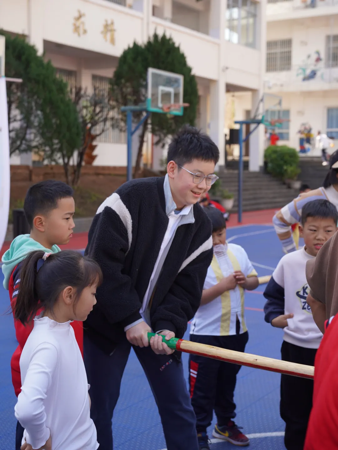 赛场 同频跃动。小小运动会将气氛推向高潮。