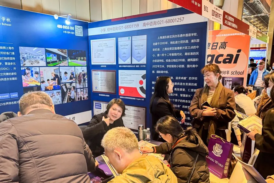 展厅现场咨询盛况(图 2)