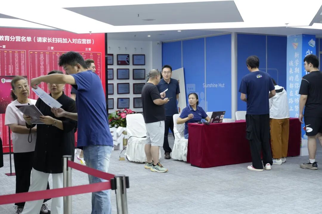 为充分保障报到现场高效与有序，北外同文进行了周密的提前部署