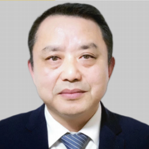 上海交通大学硕士研究生,美国哈佛大学学校管理领导力证书;