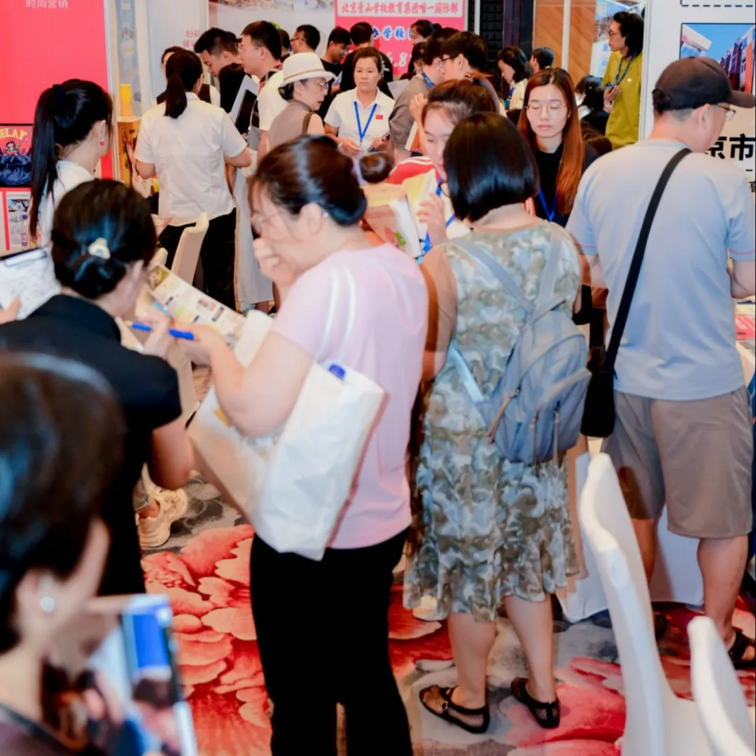 展会当天,50+所优质院校吸引了上千组家庭(图 3)