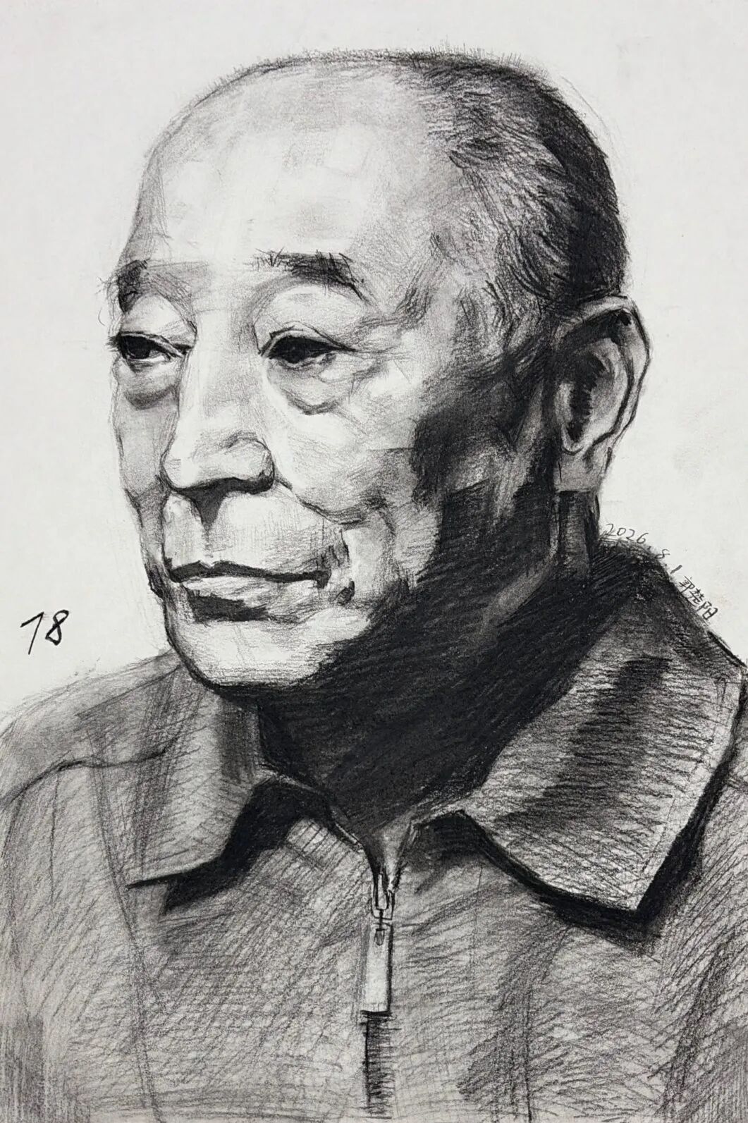层层叠叠的排线，把形体与光影锁于纸面