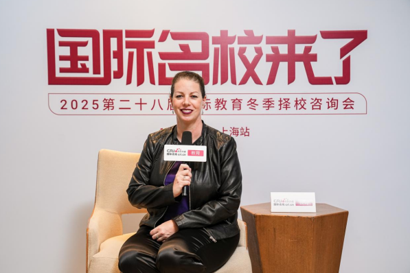 上海闵行区协和双语教科学校BC课程部校长Ms. Toni Wereschuk采访时照片