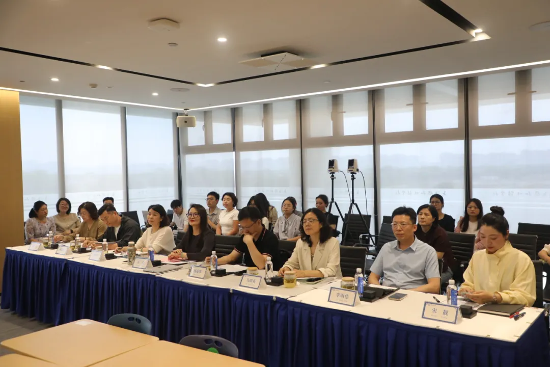 青浦区黄莹工作室研修活动:公民共建 + 学科共研,打造小学数学素养课堂新范式