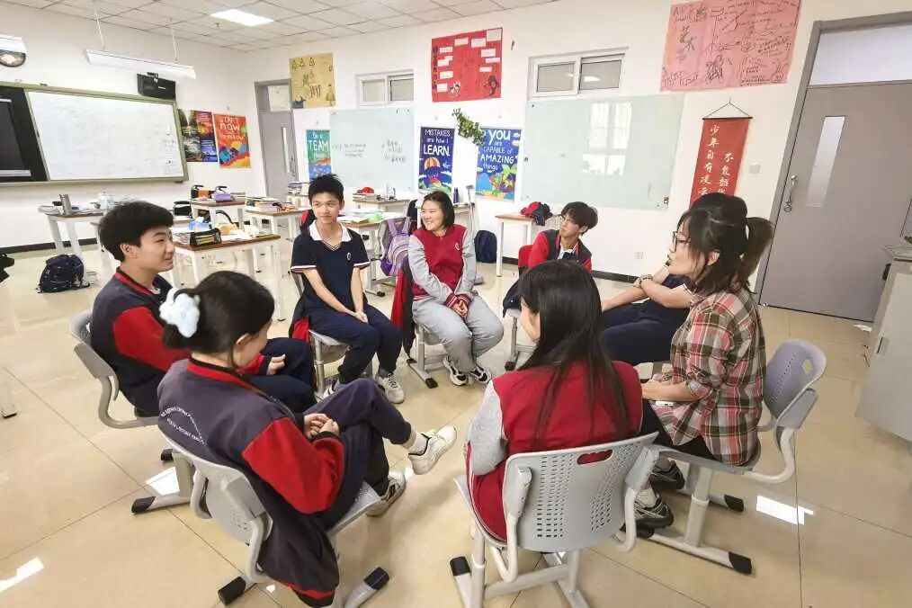 师生通过半结构化访谈、一对一交流及小组活动等多种形式,在教室