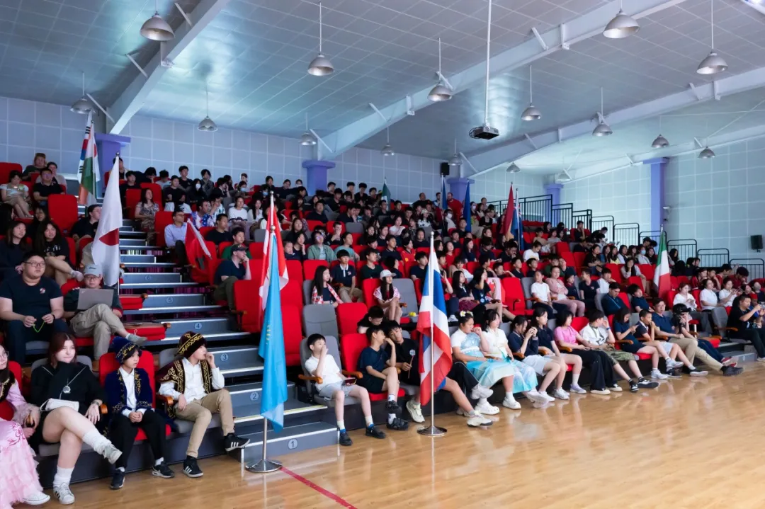 这些活动包括庆祝多元文化的International Day（图 3）