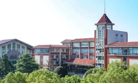 学生在位育 大格局 体系接受严格而标准的国际教育