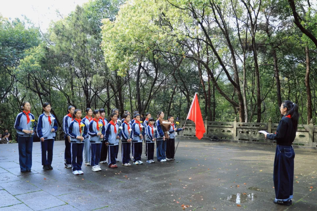 一直以来，荣怀教育始终坚持立德树人根本任务