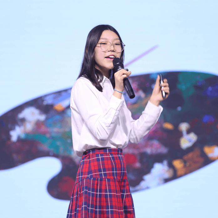 来自11年级的Naz同学,用英文演讲大方自如。(图 2)