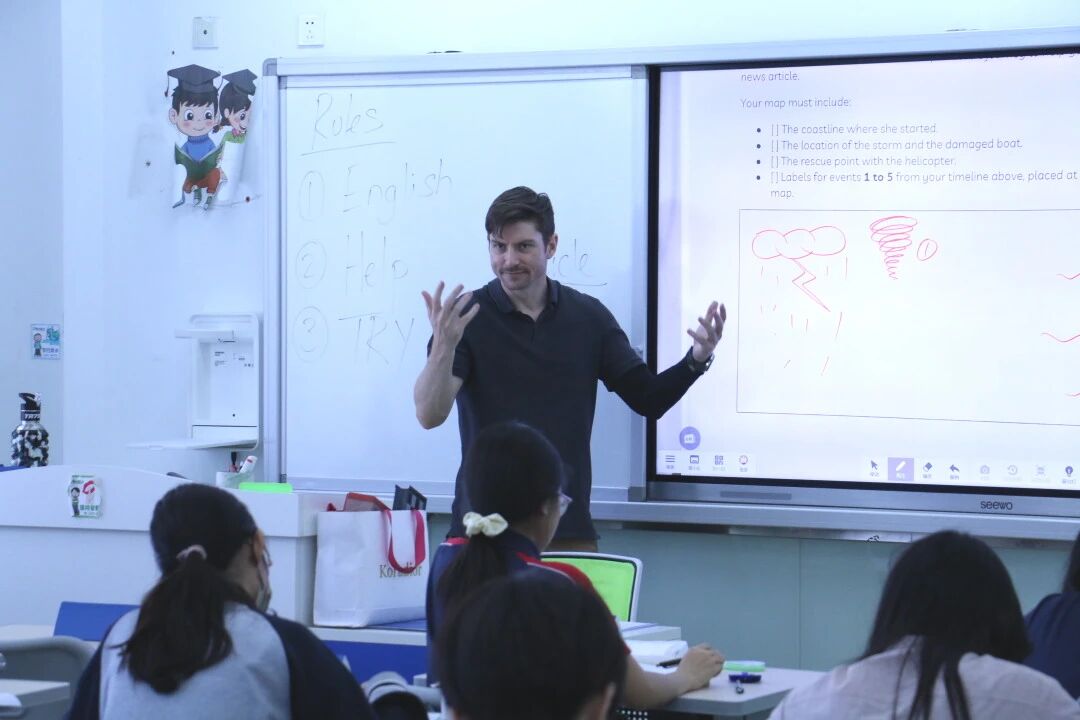 双语教师、升学指导、竞赛教练、科研导师全员在岗