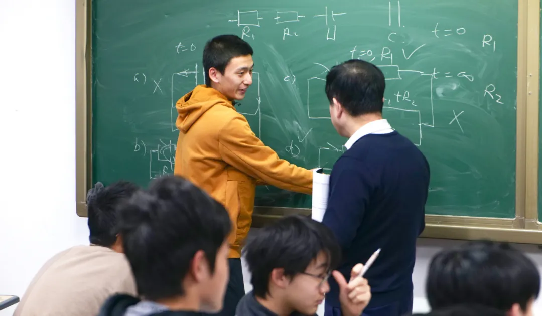 凯博学校一直有这种传统,学长学姐会把成功经验传递给学弟学妹们